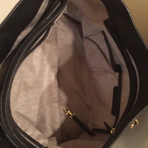 Large Michael Kors Tote - Picture 4 of 8